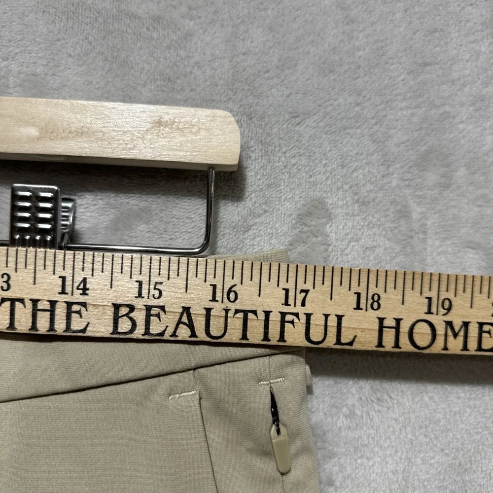 Lululemon Men's Shorts Size 33 Golf Beige‎ Slash Pockets  Logo